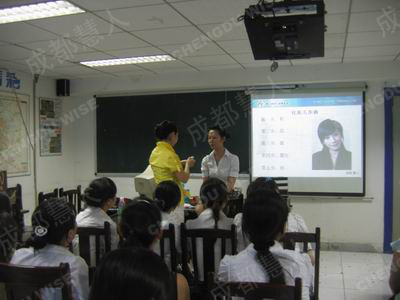 �ɶ����˷����˲���ѵ  �����ز���ѵ������鿴����