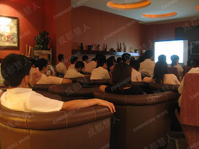 �ɶ����˷����˲���ѵ  ���ڷ�����ѵ������鿴����